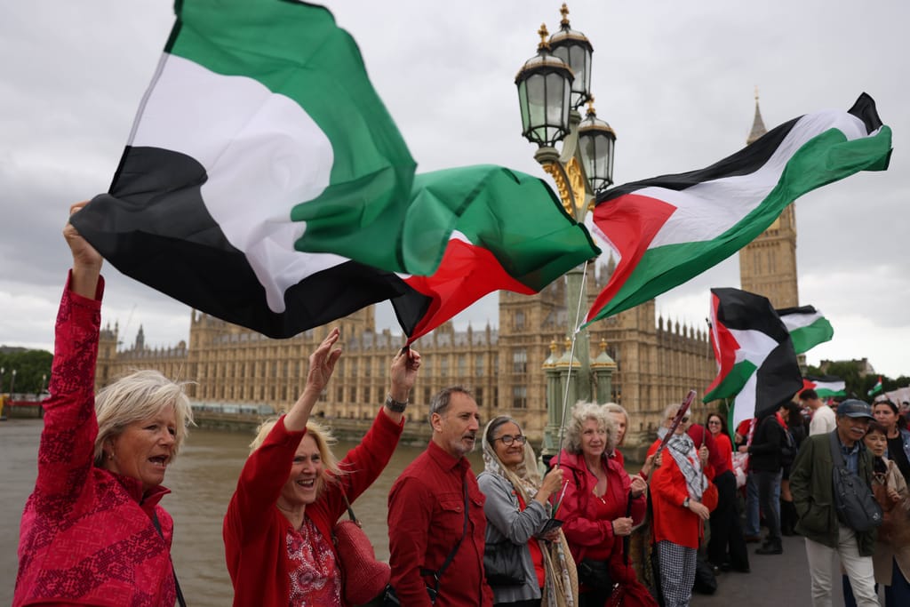UK officials say civil servants concerned about British support for Israel can resign