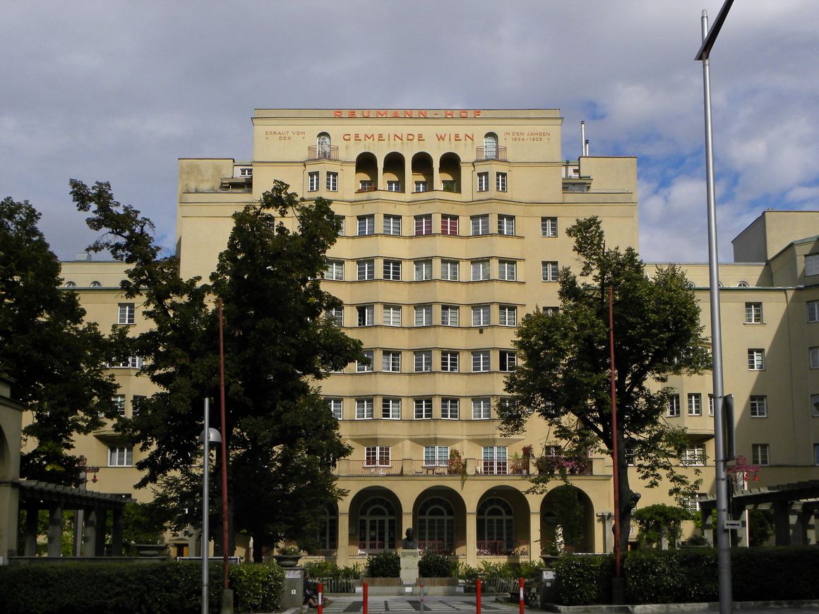 Wien-Margareten_-_Reumann-Hof