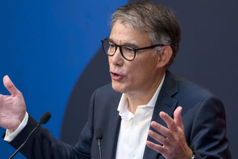 French Socialist leader extends olive branch to Macron as talks on next government begin