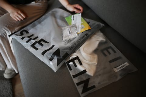 Régulation de la fast-fashion : “Shein fait pression dans tous les sens”