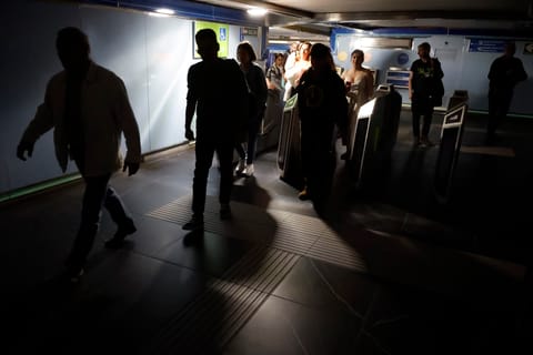 Stay home, Spanish PM urges citizens as Iberian power outage continues